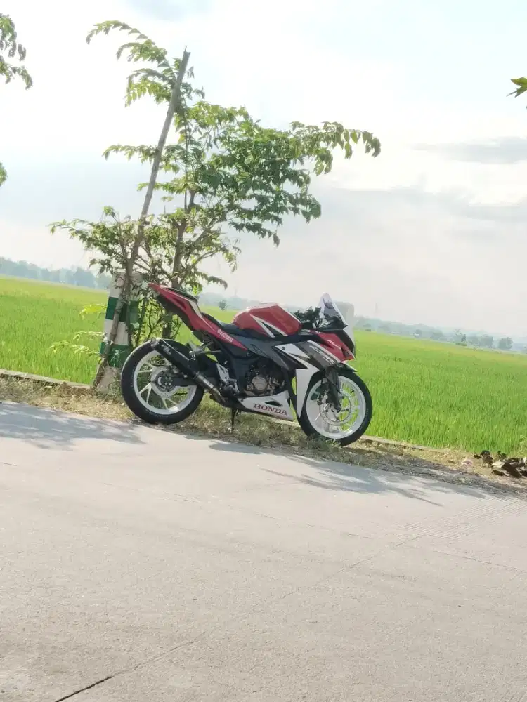 CBR 150R 2017 Red Racing