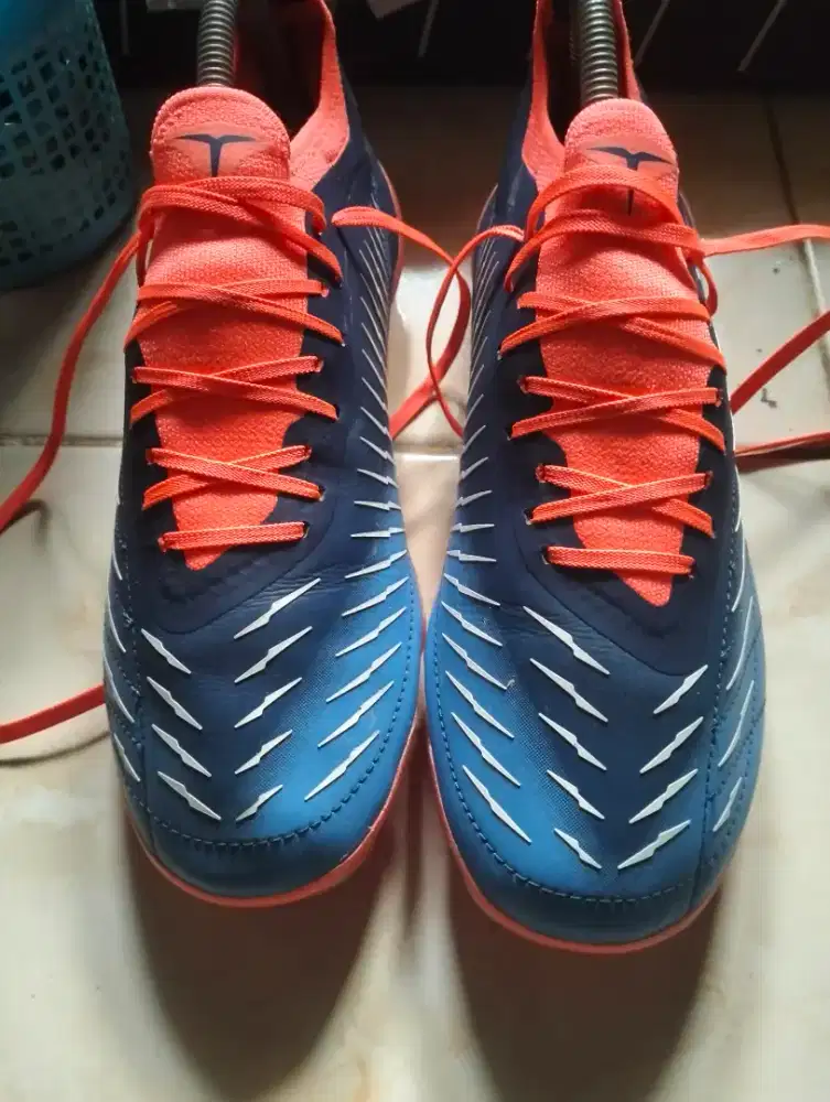 Jual sepatu bola mills size 40