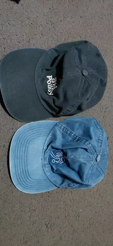 Dua buah Topi Asli