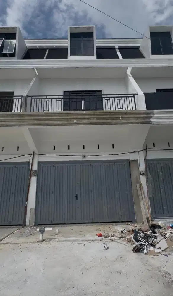 DIJUAL RUKO BARU 3 LANTAI DI JALAN RAJAWALI SAKTI