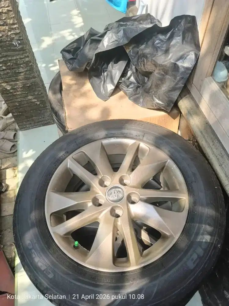 Jual ban dan velg mobil inova ring 16 dan ring 14 yaris