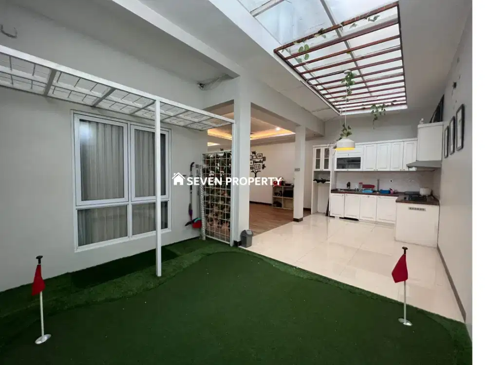 Rumah dengan mini golf dan siap huni di Kota Wisata