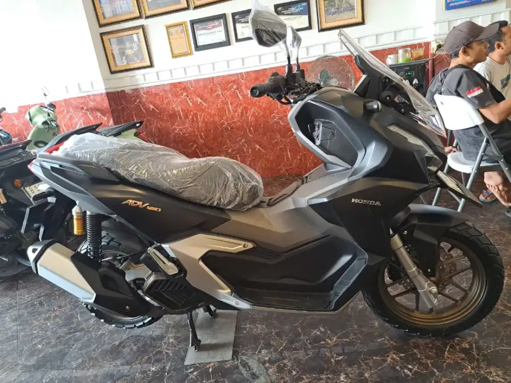 Hub ima DP promo Adv 160 ABS 2024 . Km low Gratis oli service Garansi