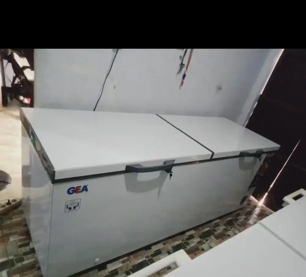 Freezer box bekas Freezer box gea 1000L segel ori