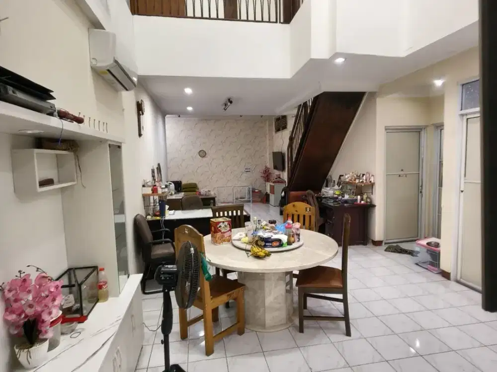 Jual Cepat Rumah 2 Lantai SHM Semi Furnished di Graha Raya