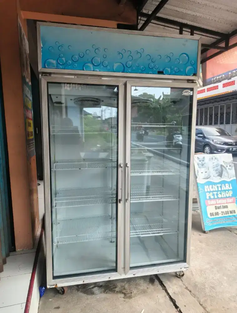 Showcase 2 pintu bekas indomaret Showcase Sanden second