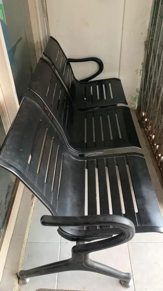 Dijual kursi tunggu kantor bekas