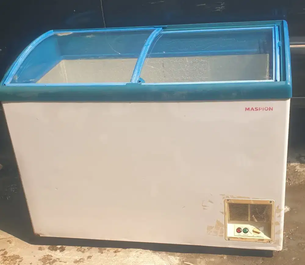 Di jual frizer box pintu kaca sleding