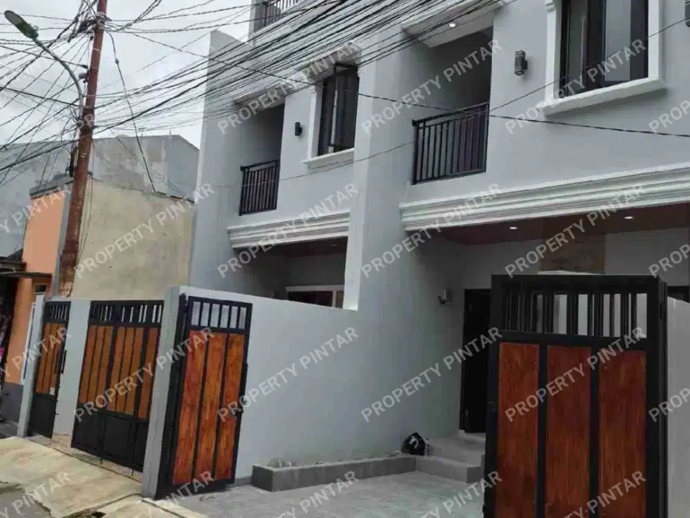 DI JUAL RUMAH BARU MURAH 3 LANTAI ROTOOF PINGGIR JALAN MOBIL BISA KPR DI LENTENG AGUNG JAKSEL.