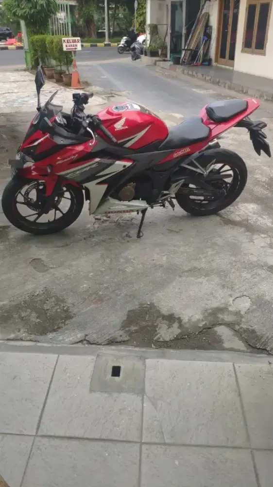 Honda CBR150R 2016 Tangan Pertama, Surat Lengkap, Mesin Normal