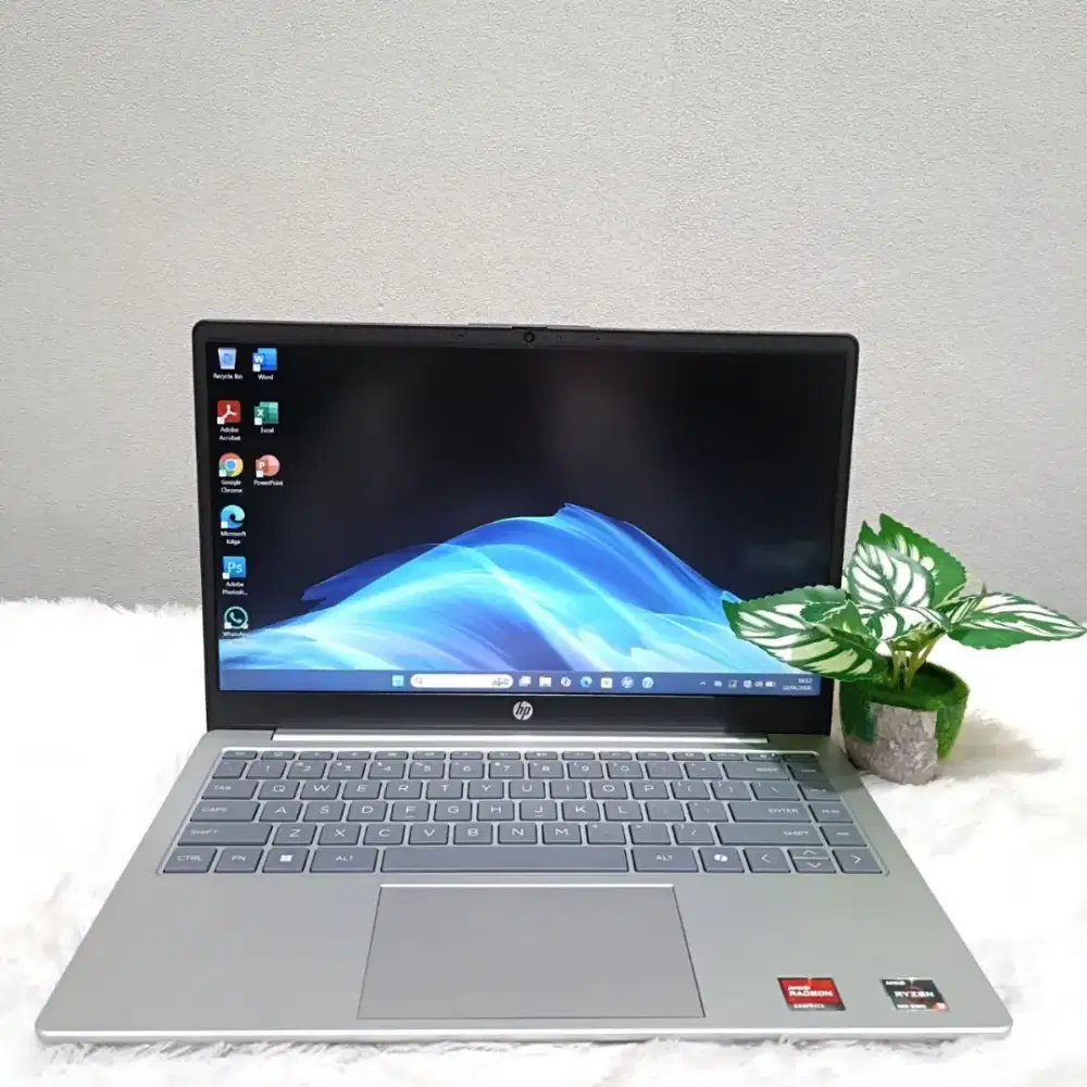 LAPTOP HP 14 EM032AU AMD RYZEN 3 7320 RAM8GB SSD512GB SEPERTI BARU