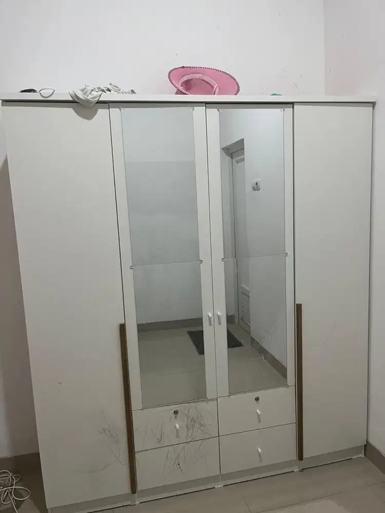 Lemari pakai an
