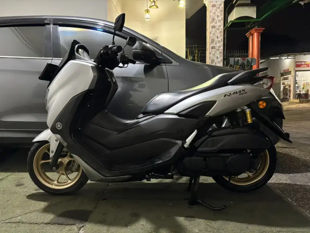 Nmax abs tahun 2022 low km 23rb/tt boleh gan cash lebih bagus