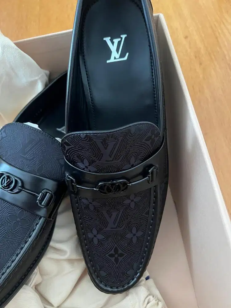 SEPATU LOAFER LV