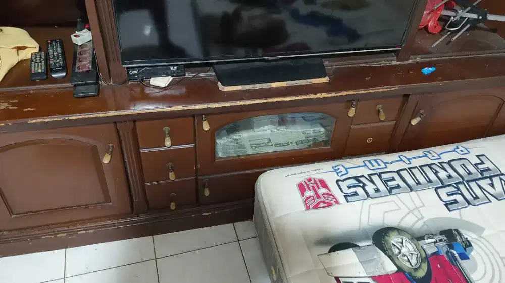 Dijual Lemari pajangan