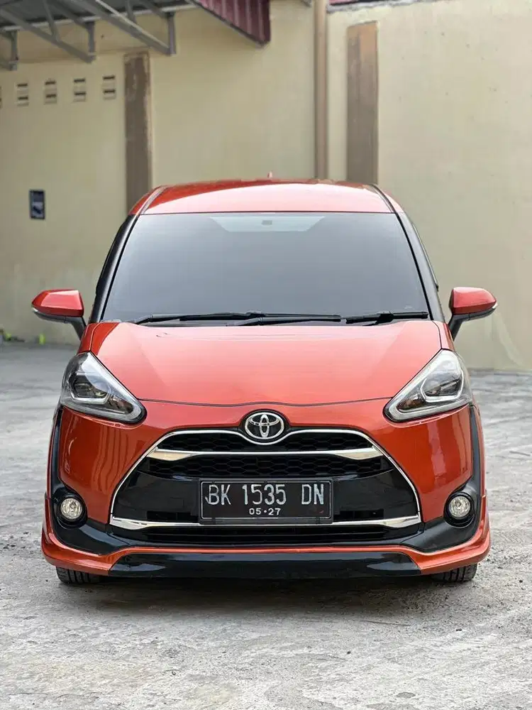 Toyota Sienta Q cvt at matic 2016