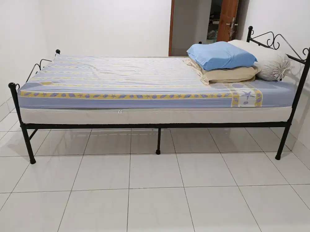 Ranjang besi ukuran 100 x 200