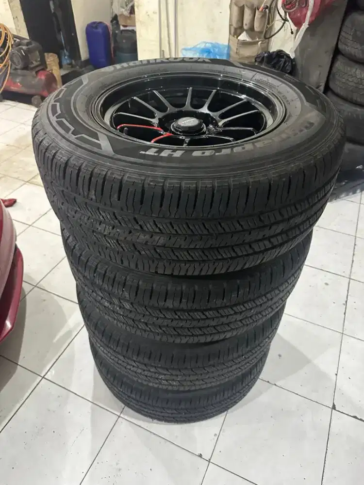 Velg R 18 + ban Hankook Dynapro HT 275/65/18 thn pembuatan 2024