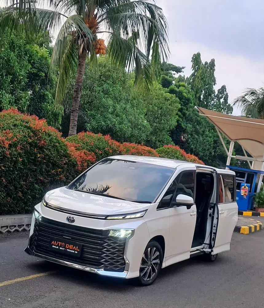 ISTIMEWA// Toyota AllNew Voxy 2.0 AT 2022 SUPER