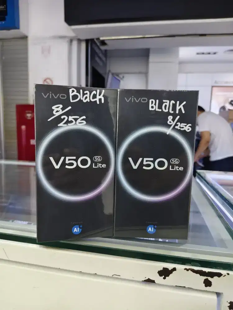 Vivo V50 lite 5g 8/256 hitam & gold New bnib