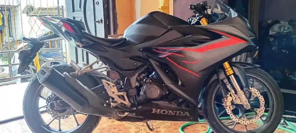 HONDA CBR150 LIKENEW