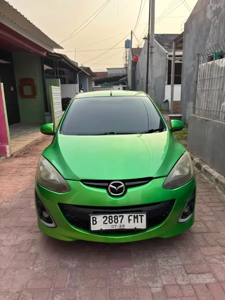 MAZDA 2 R 2011 (hijau)
