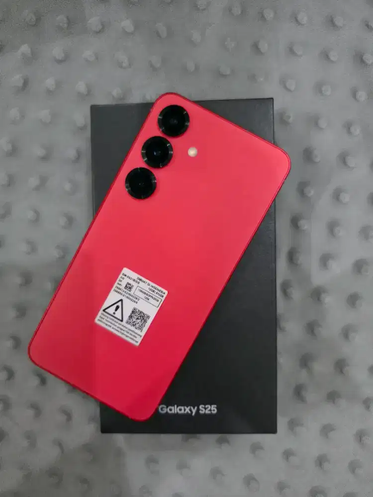 Samsung S25 Red coral