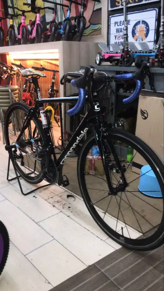 Dijual sepeda roadbike carbon