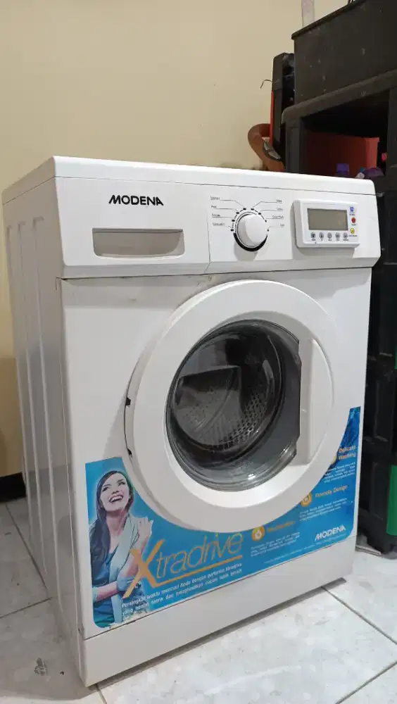 Mesin cuci front loading Modena bekas