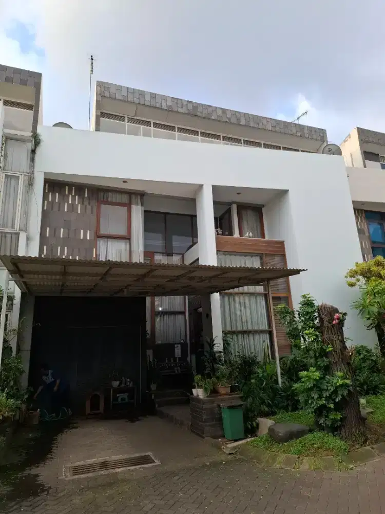 Rumah mewah di cluster privat