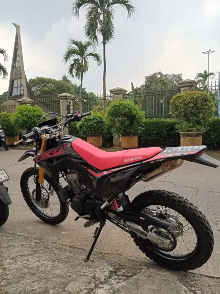 Di jual honda crf tahun 2020