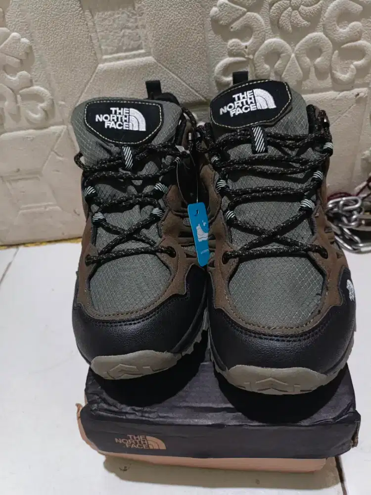 Sepatu Waterprof TNF