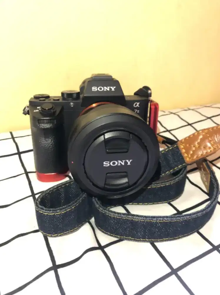 Kamera Sony A7ii + Lensa Sony 55mm f1.8 Zeiss