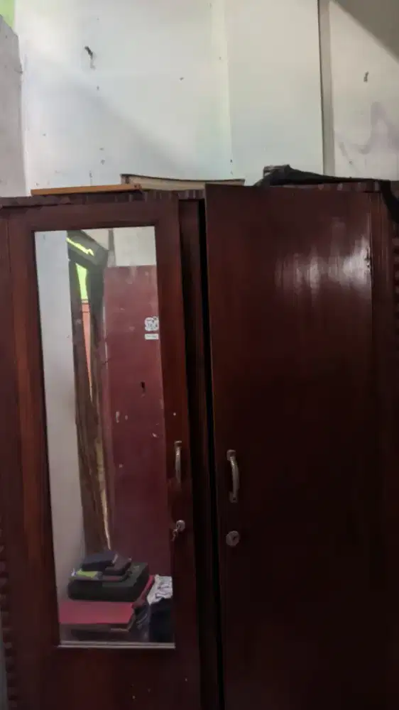 almari kayu jati