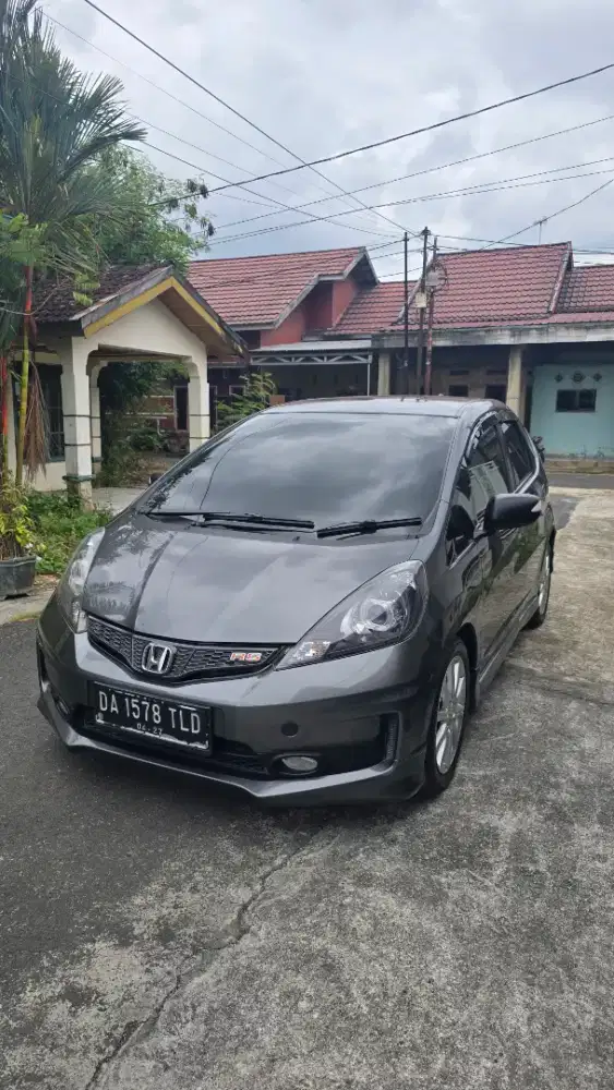 Dijual Mobil Honda Jazz Rs tahun 2013