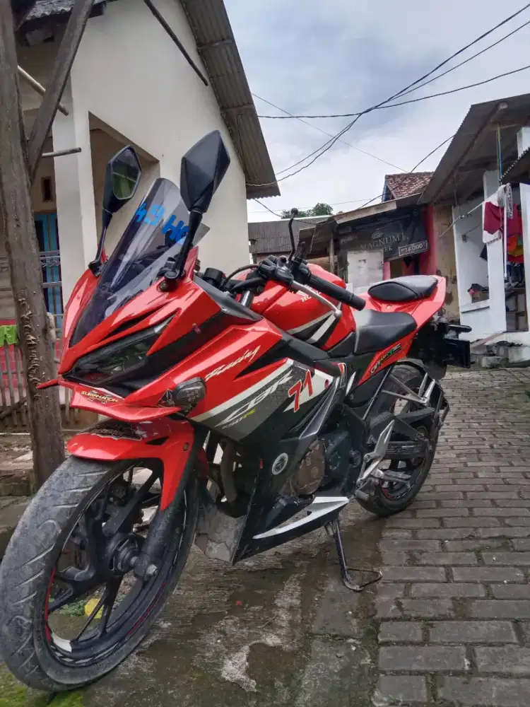 Motor sport cbr 150 R vaselip