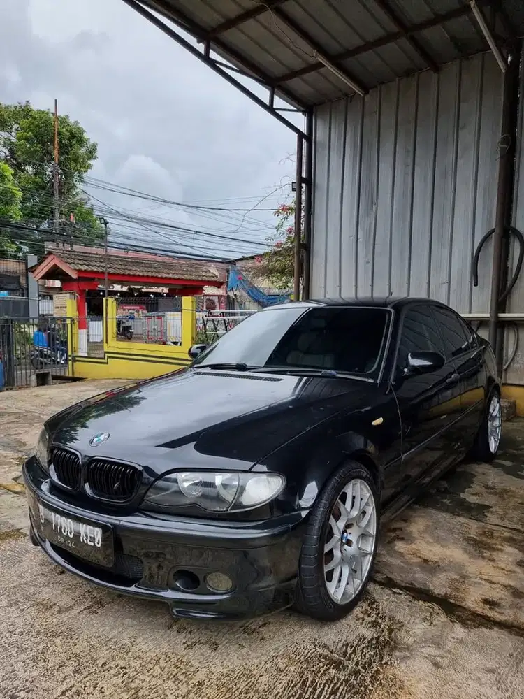 BMW 320i 2004 Bensin