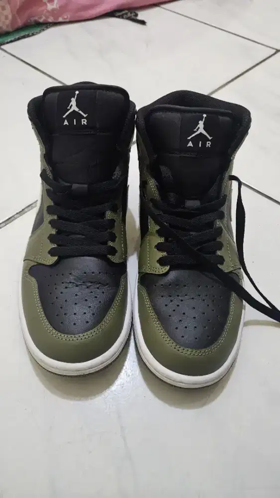 NIKE AIR JORDAN 1 MID HIGHT SIZE 41 ORIGINAL SECOND ( NEGO )