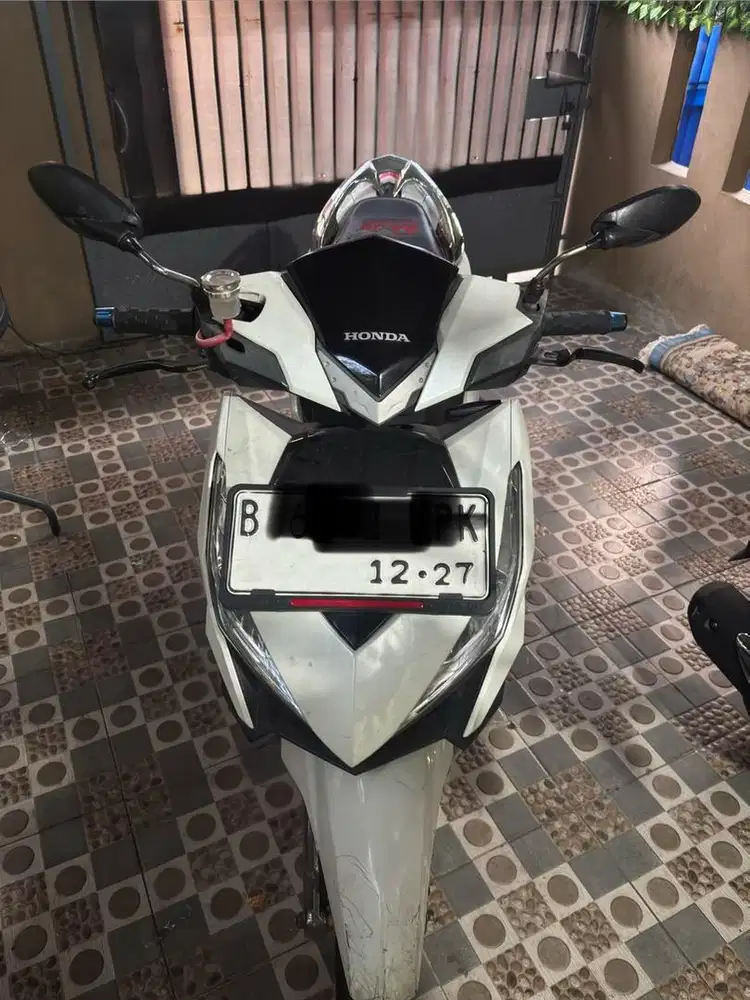 VARIO 150 OLD PUTIH 2017