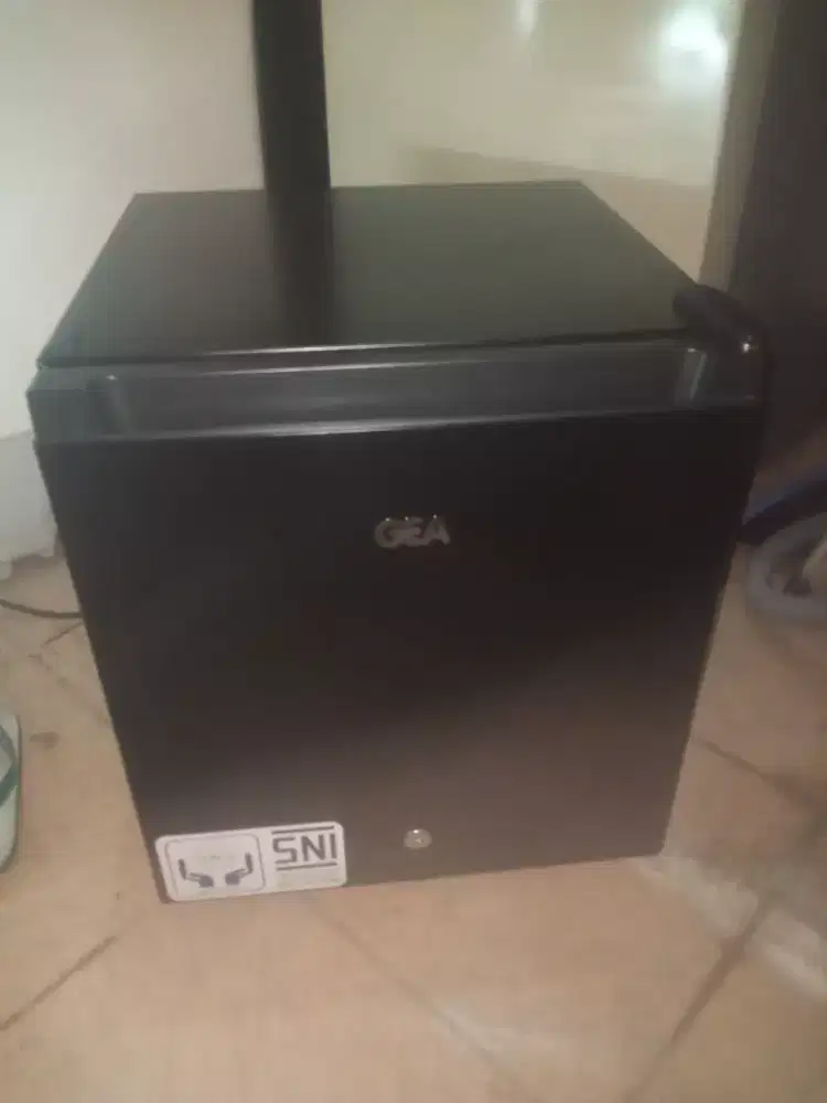 Kulkas mini portable merk GEA normal orisinil pabrik nego tipis