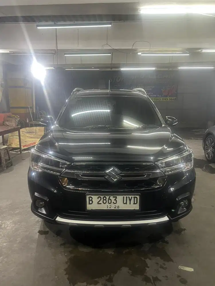 Suzuki XL7 Zeta Bensin tahun 2023 warna hitam