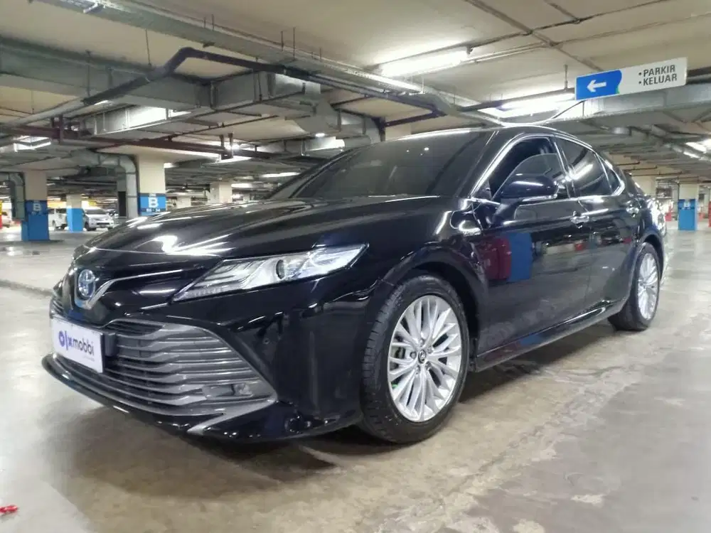 TDP 1 JUTA Toyota Camry 2.5 Hybrid-AT 2019 Hitam CPAJB