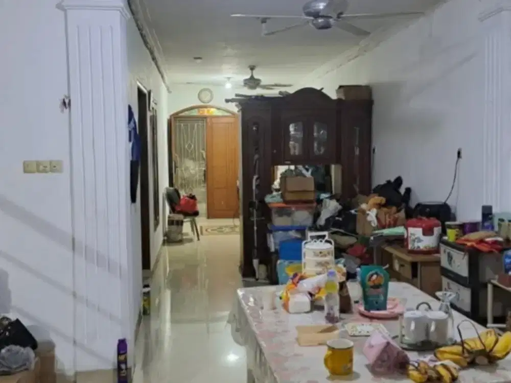 Rumah 3 Lantai di Taman Semanan Indah