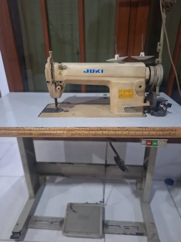 Mesin jahit juki