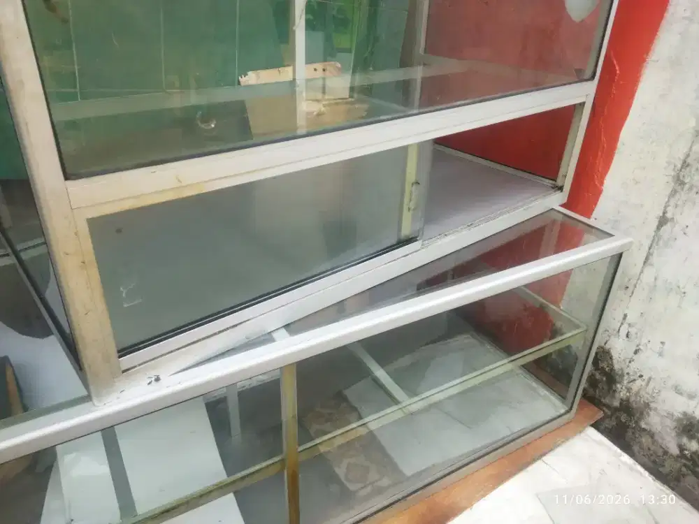 Etalase display Warteg
