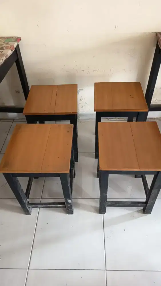 Kursi ( jumlah ada 40 pcs )