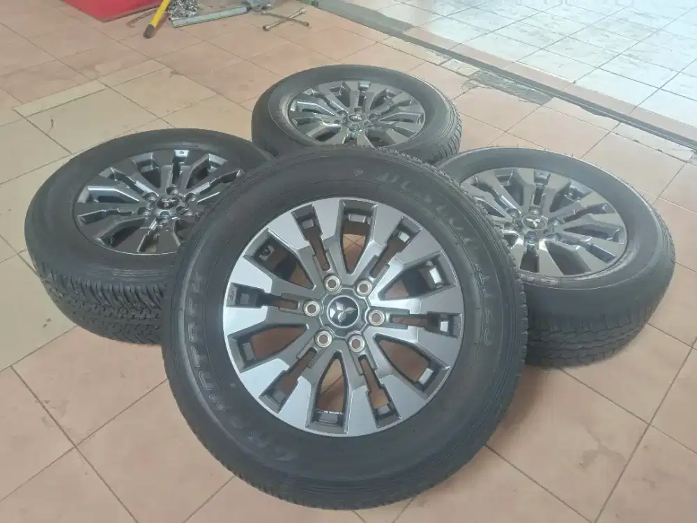 velg mobil bekas Mitsubishi Triton r18 lebar 7,5 et 38 pcd 6x139 [
