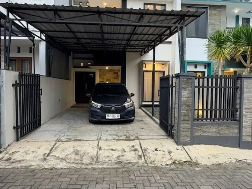 Rumah strategis 2 lantai dalam perumahan elite Sawitsari dekat UGM