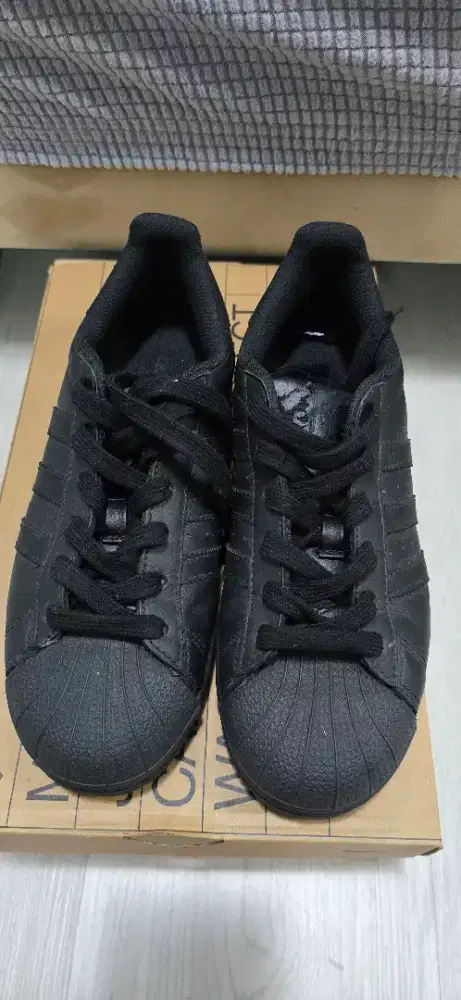 Adidas superstar black