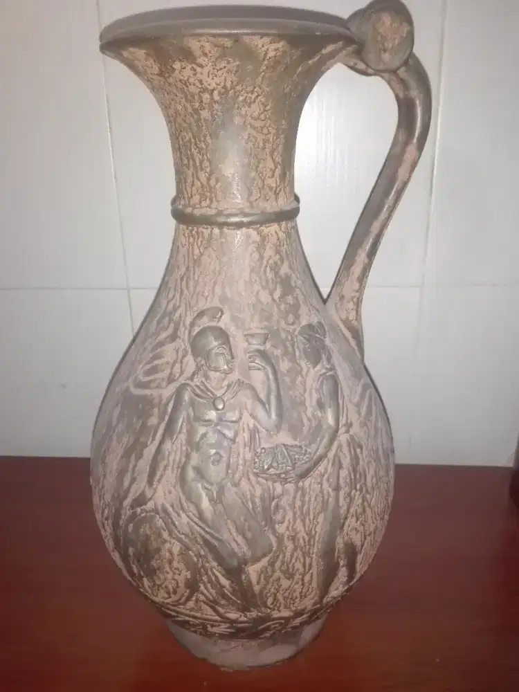 Guci Perunggu Jaman Yunani Kuno Abad 13 SM.